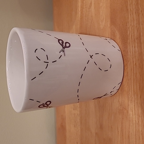 SCISSOR HANDLE DESIGN Ceramic Novelty Mugs, Set of 2 - Picture 3 of 16
